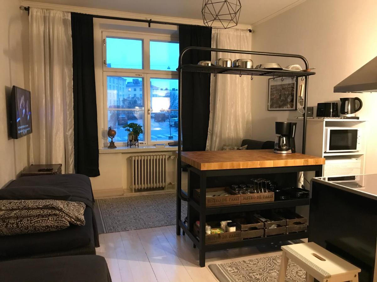 Rustic Black And White Appartement