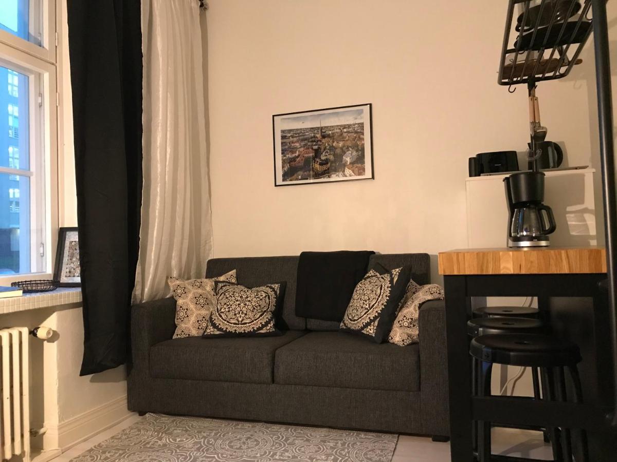 Rustic Black And White Appartement *